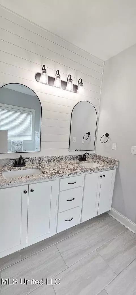 Bath - 2333 Jaxon Dr, Hernando, MS 38632 photo 1 of 3