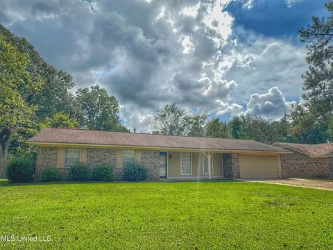 70 Crossgates Dr, Brandon, MS 39042