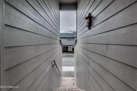 Entry Way - 41 Breakers Ln, Ridgeland, MS 39157 photo 4 of 4