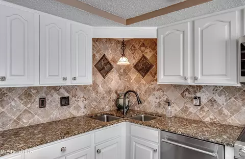 Kitchen - 41 Breakers Ln, Ridgeland, MS 39157 photo 2 of 7