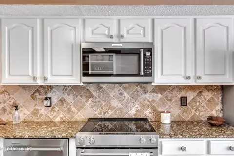 Kitchen - 41 Breakers Ln, Ridgeland, MS 39157 photo 7 of 7