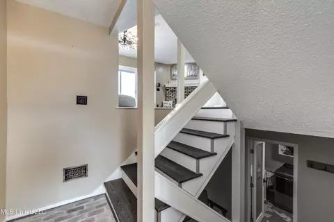 Entry Way - 41 Breakers Ln, Ridgeland, MS 39157 photo 2 of 4