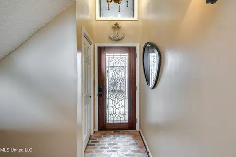 Entry Way - 41 Breakers Ln, Ridgeland, MS 39157 photo 1 of 4