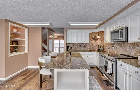 Kitchen - 41 Breakers Ln, Ridgeland, MS 39157 photo 6 of 7