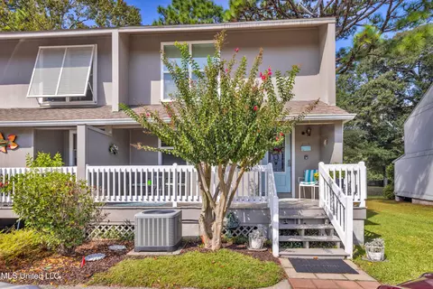 236 Highpoint Dr, Diamondhead, MS 39525