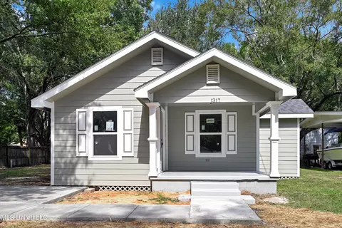 1317 E Becht Ave, Pascagoula, MS 39567