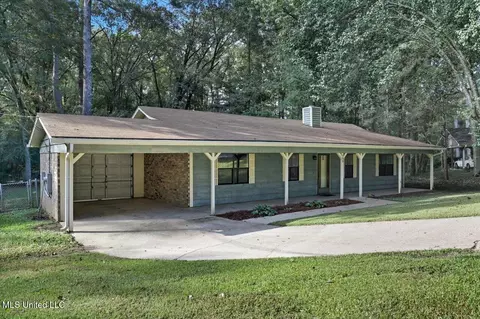 190 Valley Dr, Raymond, MS 39154