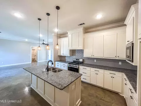 Kitchen - 949 Riverside Ln, Pearl, MS 39208 photo 1 of 2