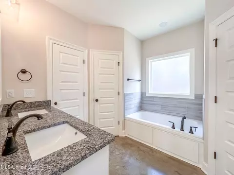 Bath - 949 Riverside Ln, Pearl, MS 39208 photo 1 of 3