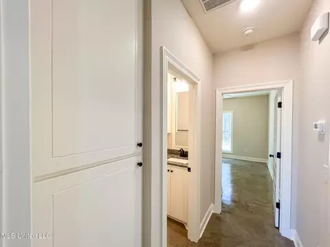 Entry Way - 949 Riverside Ln, Pearl, MS 39208 photo 1 of 1