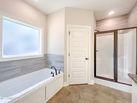 Bath - 949 Riverside Ln, Pearl, MS 39208 photo 2 of 3
