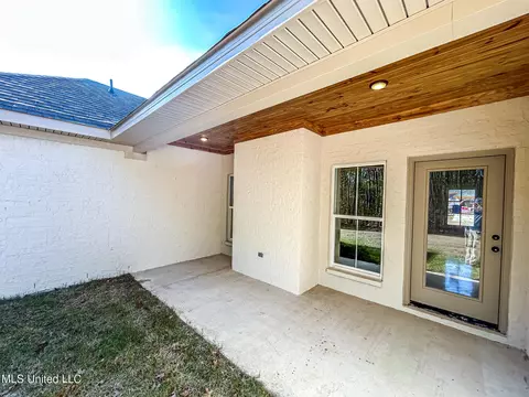 Exterior - 949 Riverside Ln, Pearl, MS 39208 photo 3 of 5