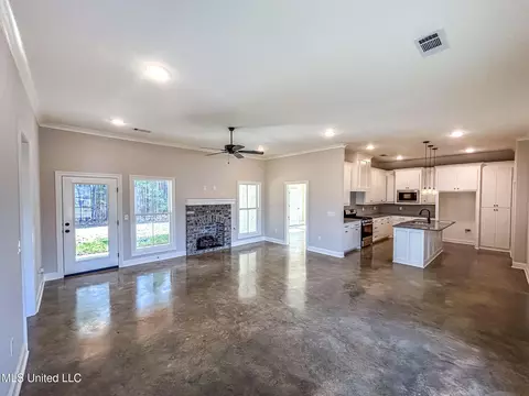 Living - 949 Riverside Ln, Pearl, MS 39208 photo 1 of 3