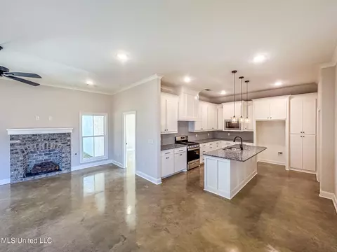 Living - 949 Riverside Ln, Pearl, MS 39208 photo 3 of 3