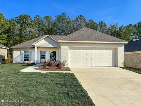 949 Riverside Ln, Pearl, MS 39208