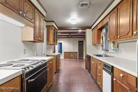 Kitchen - 213 S Park Dr, Jackson, MS 39211 photo 3 of 3