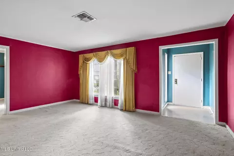 Living - 213 S Park Dr, Jackson, MS 39211 photo 1 of 4