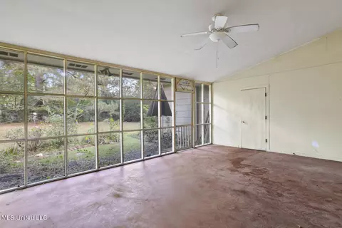 Exterior - 213 S Park Dr, Jackson, MS 39211 photo 3 of 4