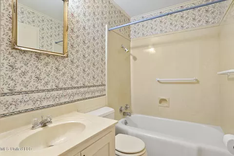 Bath - 213 S Park Dr, Jackson, MS 39211 photo 1 of 2