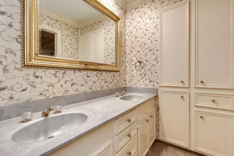 Bath - 11 S Crownpointe Dr, Jackson, MS 39211 photo 7 of 8