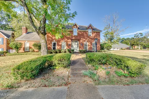 Exterior - 11 S Crownpointe Dr, Jackson, MS 39211 photo 2 of 13