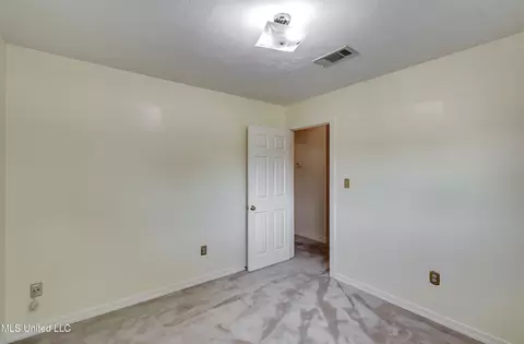 Bedroom - 11 S Crownpointe Dr, Jackson, MS 39211 photo 10 of 15