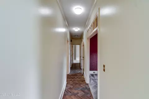 Entry Way - 11 S Crownpointe Dr, Jackson, MS 39211 photo 2 of 3