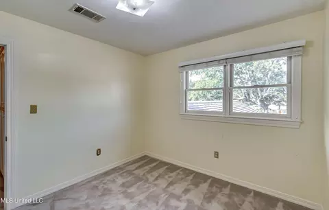 Bedroom - 11 S Crownpointe Dr, Jackson, MS 39211 photo 9 of 15