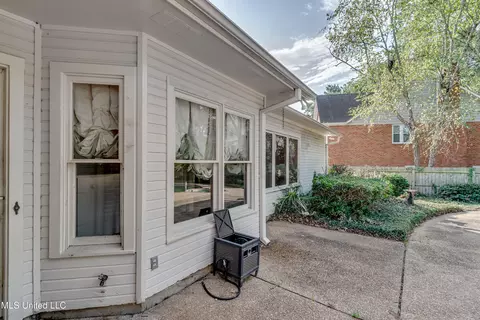 Exterior - 11 S Crownpointe Dr, Jackson, MS 39211 photo 8 of 13