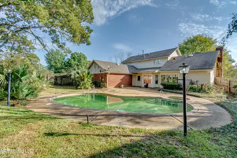 Exterior - 11 S Crownpointe Dr, Jackson, MS 39211 photo 6 of 13