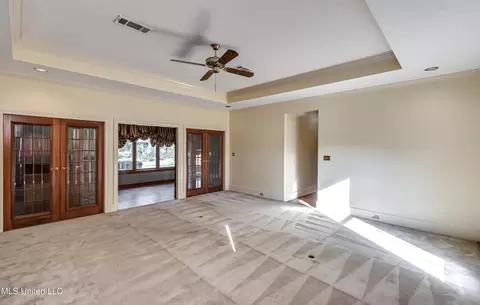 Living - 11 S Crownpointe Dr, Jackson, MS 39211 photo 3 of 4