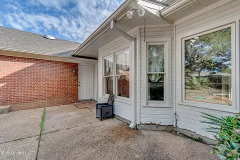 Exterior - 11 S Crownpointe Dr, Jackson, MS 39211 photo 9 of 13
