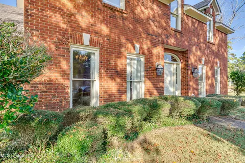 Exterior - 11 S Crownpointe Dr, Jackson, MS 39211 photo 4 of 13