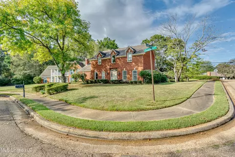 Exterior - 11 S Crownpointe Dr, Jackson, MS 39211 photo 3 of 13