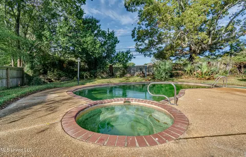 Exterior - 11 S Crownpointe Dr, Jackson, MS 39211 photo 11 of 13