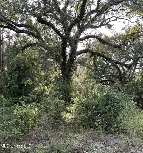6611 Omaha St, Biloxi, MS 39532