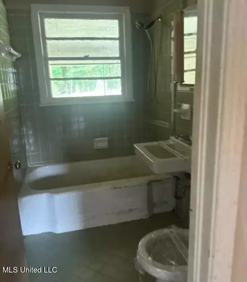 Bath - 9733 Mount Moriah Rd, Edwards, MS 39066 photo 1 of 1