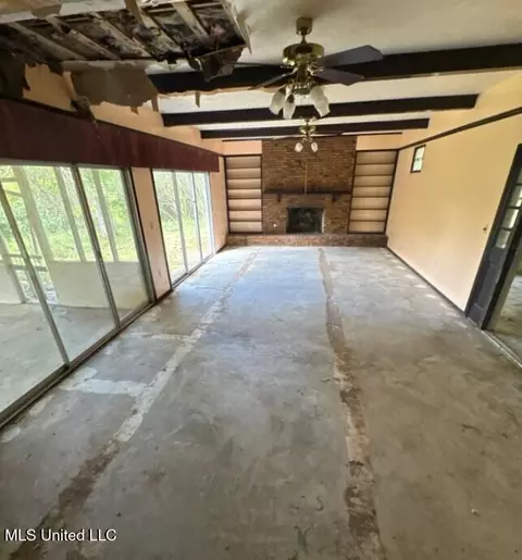 Living - 9733 Mount Moriah Rd, Edwards, MS 39066 photo 2 of 2