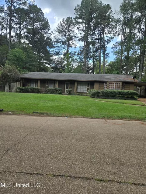 1967 Teakwood Dr, Jackson, MS 39212
