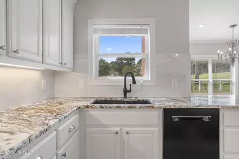Kitchen - 139 Sunflower Rd, Madison, MS 39110 photo 4 of 5