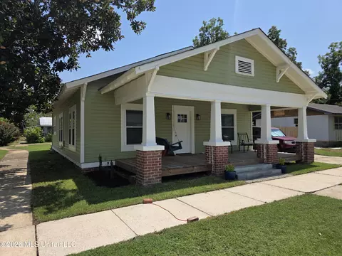 Exterior - 512 N 5th St, Amory, MS 38821 photo 3 of 5