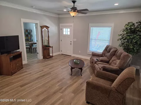 Living - 512 N 5th St, Amory, MS 38821 photo 4 of 4