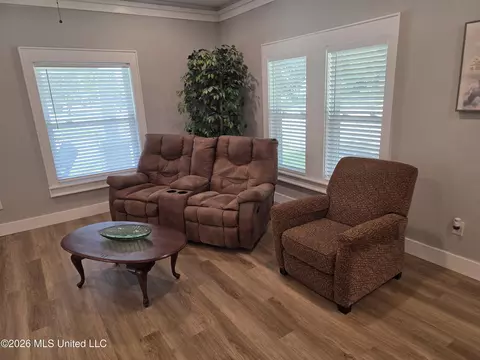 Living - 512 N 5th St, Amory, MS 38821 photo 3 of 4