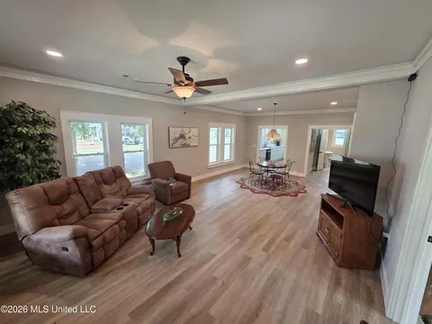 Living - 512 N 5th St, Amory, MS 38821 photo 2 of 4