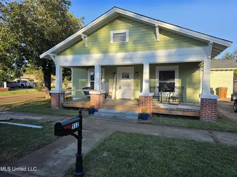 512 N 5th St, Amory, MS 38821