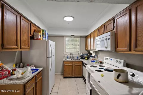 Kitchen - 1101 1102 Jamestown Way #1 & 2, Jackson, MS 39211 photo 2 of 2