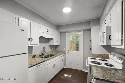 Kitchen - 1101 1102 Jamestown Way #1 & 2, Jackson, MS 39211 photo 1 of 2