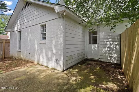 Exterior - 1101 1102 Jamestown Way #1 & 2, Jackson, MS 39211 photo 4 of 5