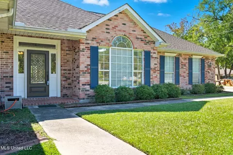 69250 E Diamondhead Dr, Diamondhead, MS 39525