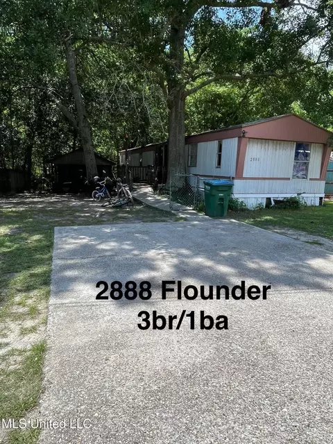 2888 Flounder Cir, Gautier, MS 39553